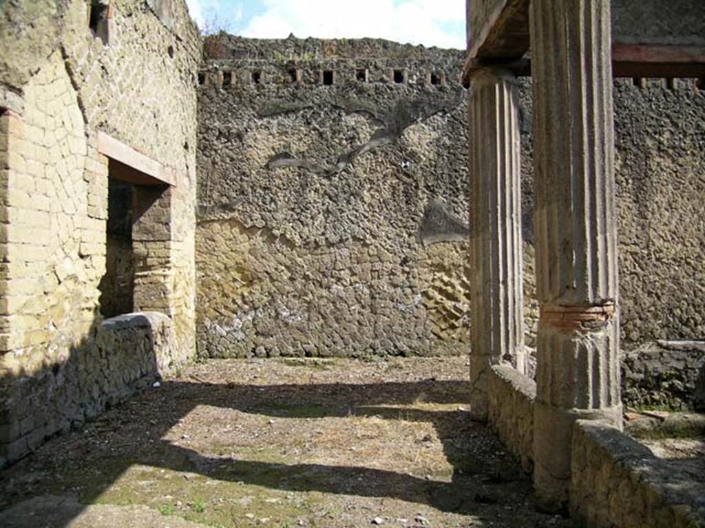 V.15, Herculaneum, May 2004. Looking east across north portico, towards window, on left, from triclinium. Photo courtesy of Nicolas Monteix.